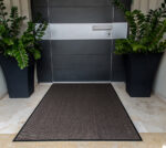 מחצלת שטיח לכניסה לבניין - בז
