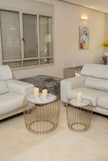 זוג שולחנות דקורטיביים - זהב